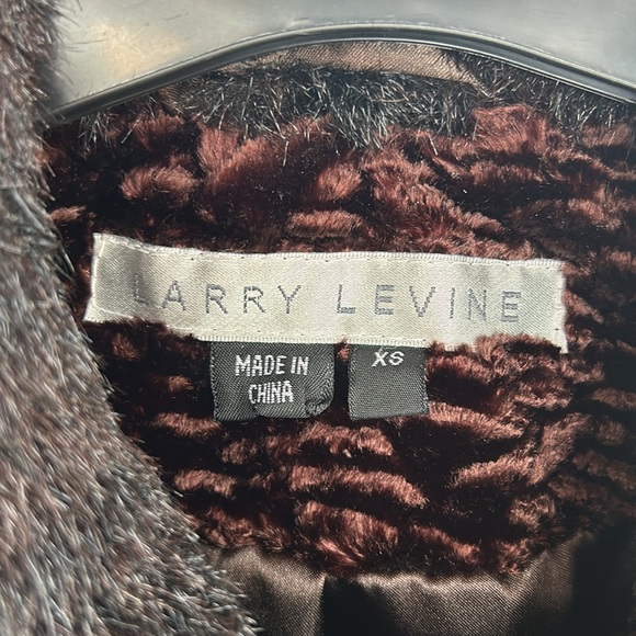 Faux Fur Short Brown Jacket by Larry Levine SZ XS - Picture 3 of 8